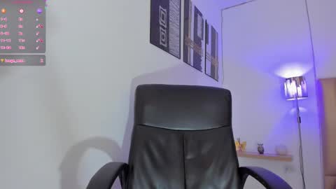 Naomi online show from 09.17.25