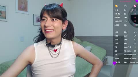 Snapshot of yana_secretroom chatting on 10.28.25 Yana online show from 10.28.25