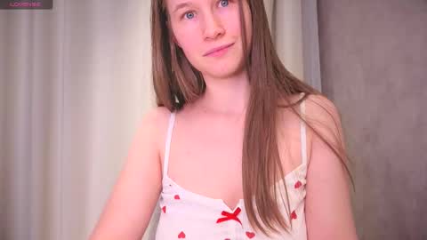 Snapshot of yana_squrel_22 chatting on 10.11.25 Yana online show from 10.11.25