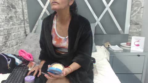 yanetrose online show from 10.14.25