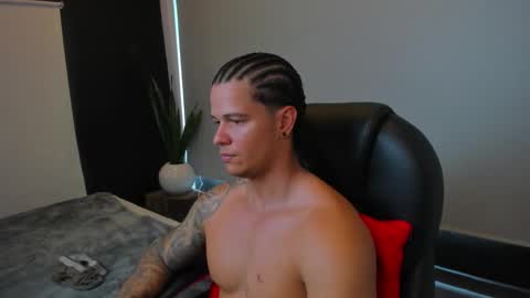 Snapshot of yanka_max1 chatting on 11.23.25 new here online show from 11.23.25