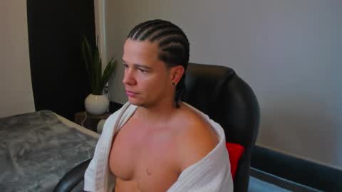 Snapshot of yanka_max1 chatting on 11.24.25 new here online show from 11.24.25