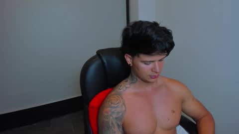 Snapshot of yanka_max1 chatting on 11.29.25 new here online show from 11.29.25