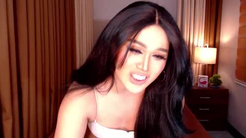 Snapshot of yanny_xoxo chatting on 03.08.25 Allisonn online show from 03.08.25