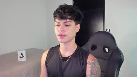 Snapshot of yanpaul83 chatting on 10.27.25 yanpaul83 online show from 10.27.25