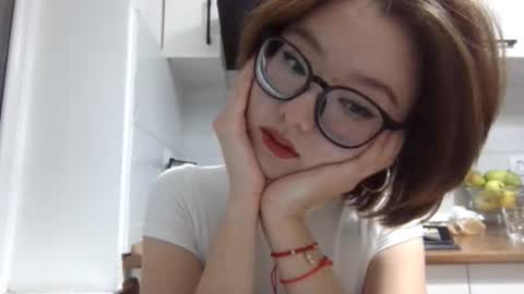 Snapshot of yanverfaille chatting on 10.03.25 Lily online show from 10.03.25