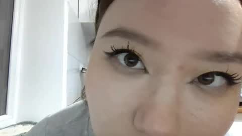 Snapshot of yanverfaille chatting on 10.06.25 Lily online show from 10.06.25