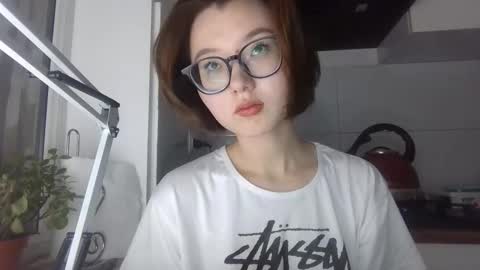 Snapshot of yanverfaille chatting on 10.17.25 Lily online show from 10.17.25