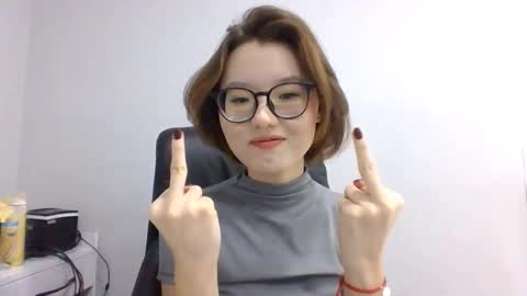 Snapshot of yanverfaille chatting on 10.21.25 Lily online show from 10.21.25