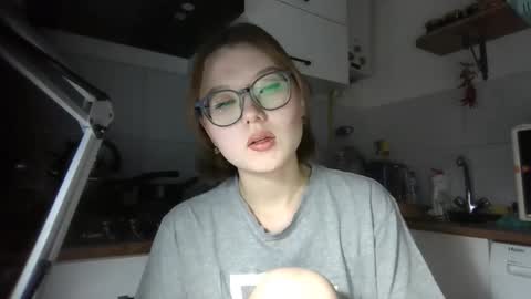 Snapshot of yanverfaille chatting on 10.24.25 Lily online show from 10.24.25