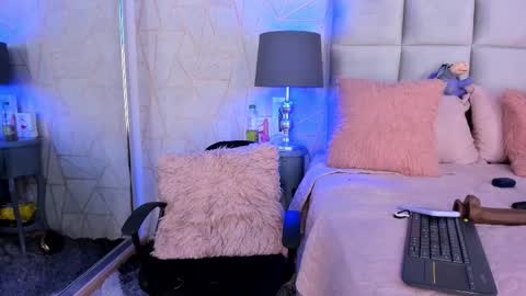 Yara Bliss  online show from 02.03.26