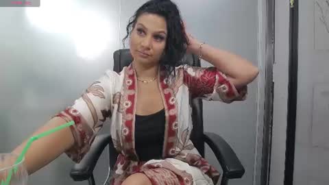 Snapshot of yaraxcox chatting on 07.05.26 Yara online show from 07.05.26
