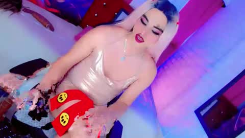 yarethrousss online show from 10.19.25