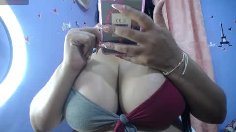 Snapshot of yasmin_bigtits chatting on 01.17.25 Yasmin online show from 01.17.25
