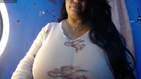 Snapshot of yasmin_bigtits chatting on 01.19.25 Yasmin online show from 01.19.25