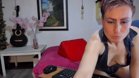 Yasemin online show from 01.31.25