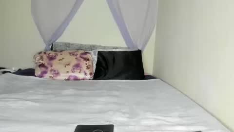 Yasmina online show from 10.17.25