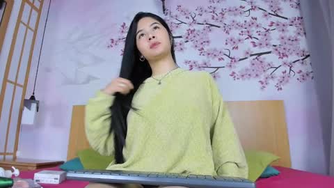 Yasminn Scott online show from 01.16.25