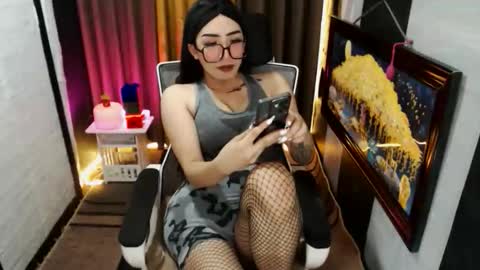 Snapshot of yassiered chatting on 09.23.25 yassiered online show from 09.23.25