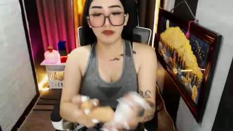 Snapshot of yassiered chatting on 09.24.25 yassiered online show from 09.24.25