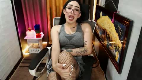 Snapshot of yassiered chatting on 09.25.25 yassiered online show from 09.25.25