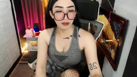 Snapshot of yassiered chatting on 10.04.25 yassiered online show from 10.04.25