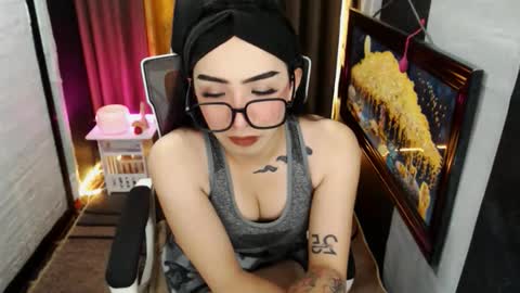 Snapshot of yassiered chatting on 10.25.25 yassiered online show from 10.25.25