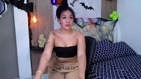 Snapshot of yaya_miller chatting on 10.24.25 YAYA online show from 10.24.25