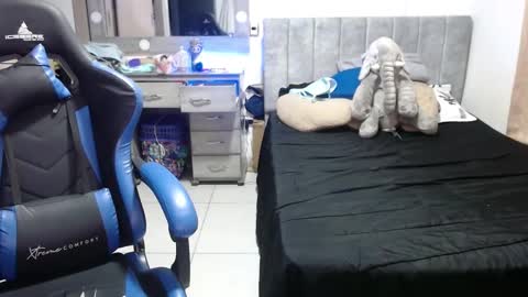 yeibles_hana2 online show from 10.10.25