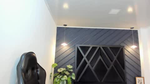YEIKO ROMERO online show from 01.02.25