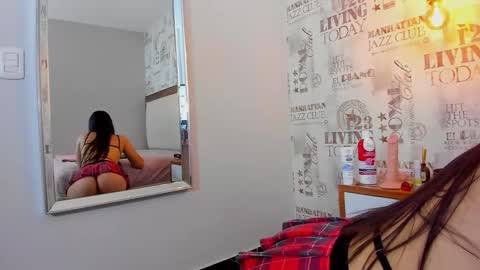Snapshot of yelcy_kerr chatting on 10.22.25 YELCY online show from 10.22.25