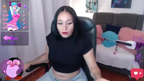 Snapshot of yeliana_sexy chatting on 02.24.25 Valery online show from 02.24.25