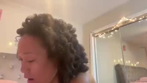 Snapshot of yella_princess chatting on 01.07.26 Yella Princess online show from 01.07.26