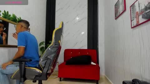 Snapshot of yeps_pluss chatting on 10.25.25 M O R E N O online show from 10.25.25