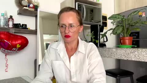 Snapshot of yes_mommy_zlata chatting on 02.24.25 Zlata online show from 02.24.25