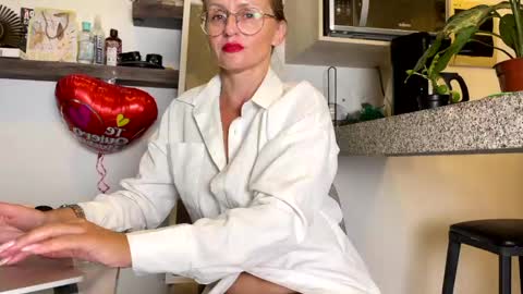 Snapshot of yes_mommy_zlata chatting on 02.24.25 Zlata online show from 02.24.25