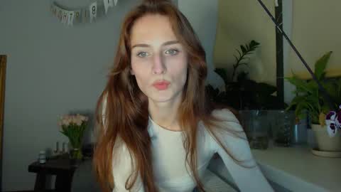 Snapshot of yes_to_heaven chatting on 03.12.25 Zoe online show from 03.12.25