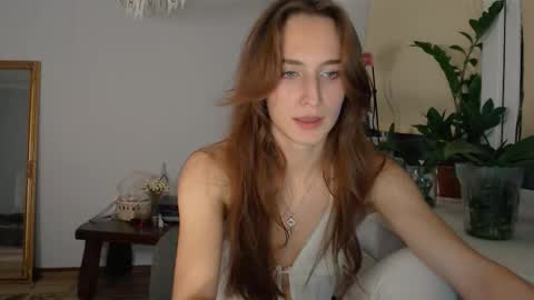 Snapshot of yes_to_heaven chatting on 10.18.25 Zoe online show from 10.18.25
