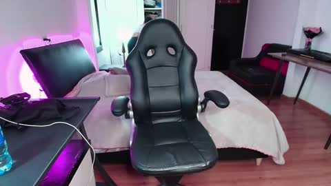 yesie_hot2 online show from 09.19.25