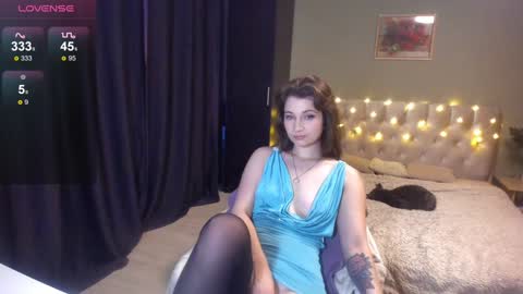 Snapshot of yesofie chatting on 01.27.25 Sofie online show from 01.27.25