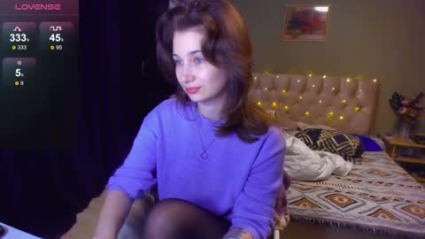 Snapshot of yesofie chatting on 09.21.25 Sofie online show from 09.21.25