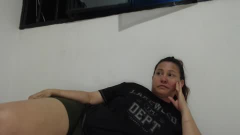 Snapshot of yessica_08 chatting on 10.16.25 yessica and andres online show from 10.16.25