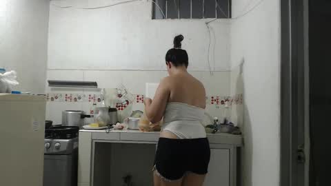 Snapshot of yessica_08 chatting on 10.24.25 yessica and andres online show from 10.24.25