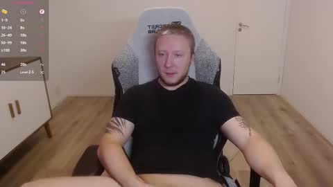 Snapshot of yhdxhy chatting on 10.09.25 James online show from 10.09.25