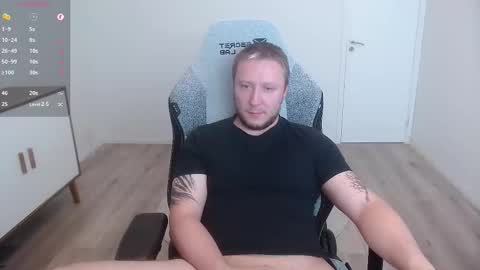 Snapshot of yhdxhy chatting on 10.11.25 James online show from 10.11.25