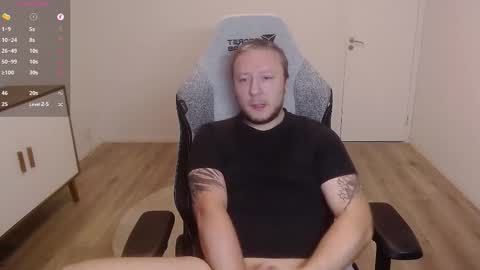 Snapshot of yhdxhy chatting on 10.12.25 James online show from 10.12.25