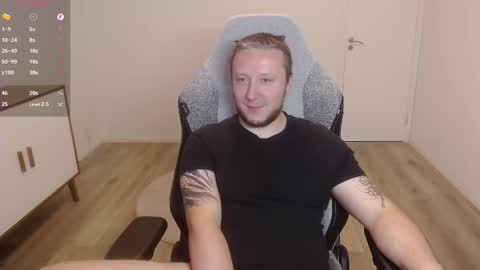 Snapshot of yhdxhy chatting on 10.16.25 James online show from 10.16.25