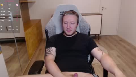 Snapshot of yhdxhy chatting on 11.20.25 James online show from 11.20.25