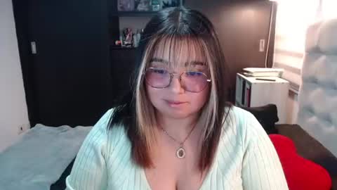 hii i am yini online show from 06.14.26