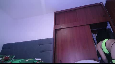 Yiny online show from 11.21.25